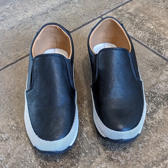 CHI Faux Leather Slip On Chunky Sole Shoes Size 35 Black - Picture 3 of 12